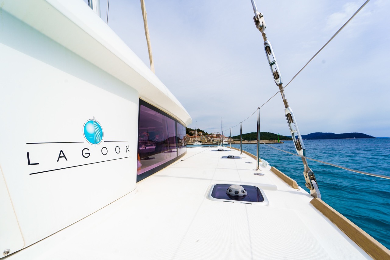 Gross-Miss-Moneypenny-Lagoon-400-S2-105